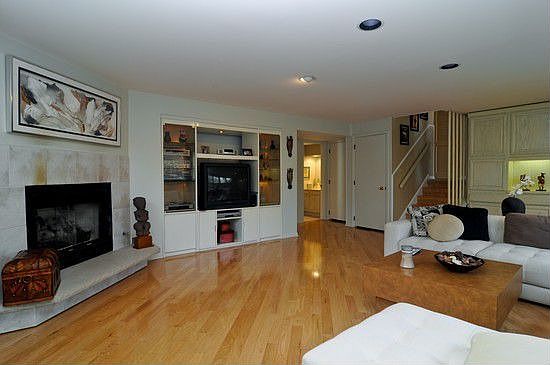 4th image of 2926 N Windsor Dr