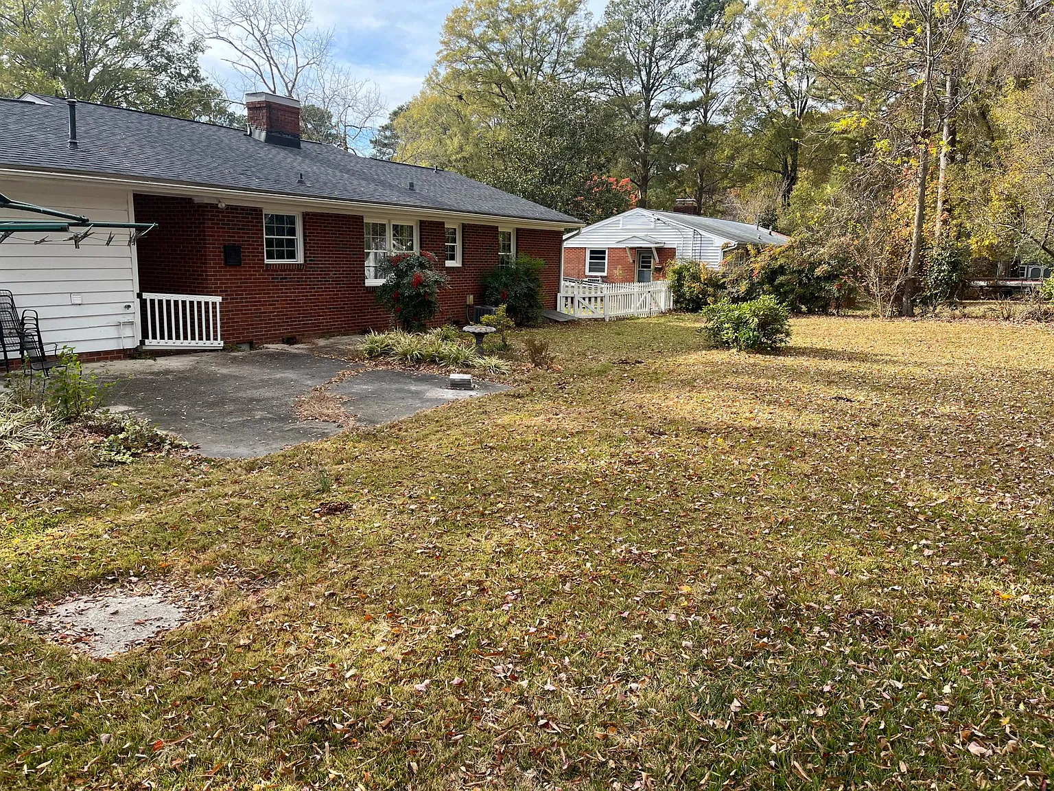 3 bed, 1.5 bath, 1204 sqft, $2,100 — Photo 3
