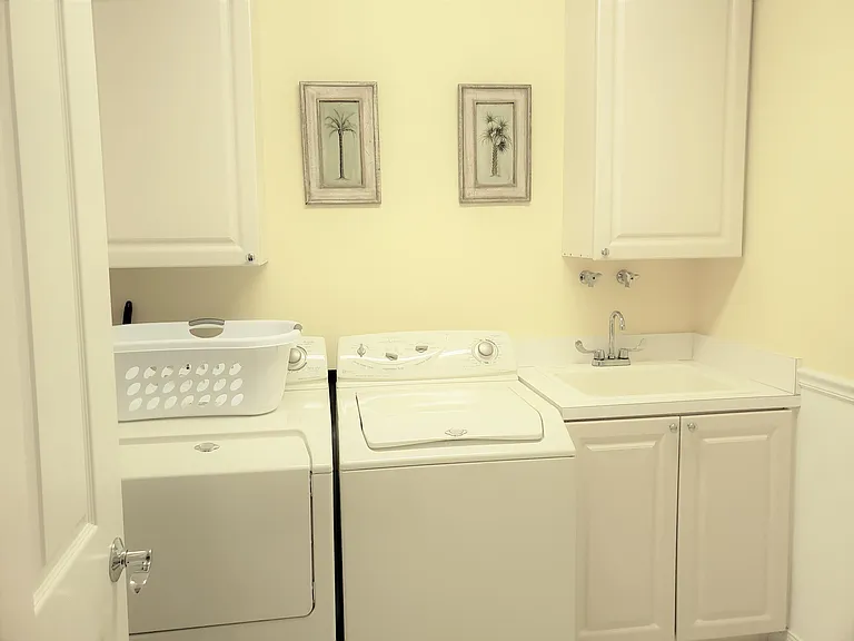 37 Harbour Isle Dr #203 — Photo 26