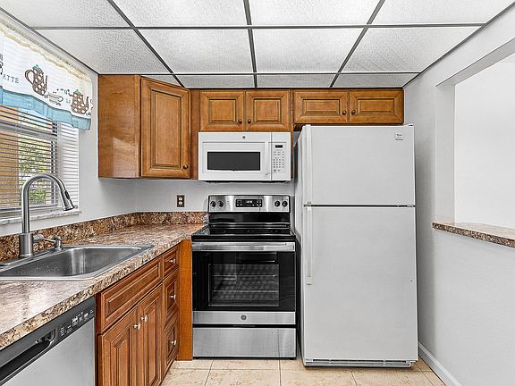 2nd image of 9855 Sandalfoot Boulevard #305