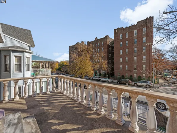 6660 Ridge Boulevard image 9 of 21