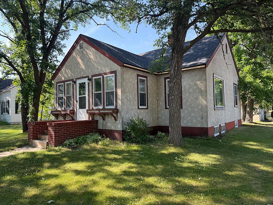 1st image of 513 Lake St NE