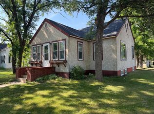 513 Lake St NE, Warroad, MN 56763
