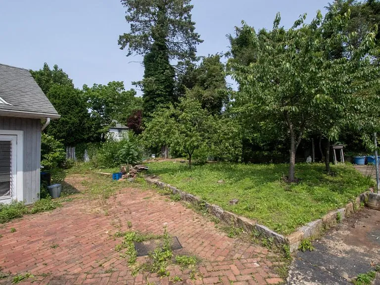 25 Hillside Ave — Photo 3