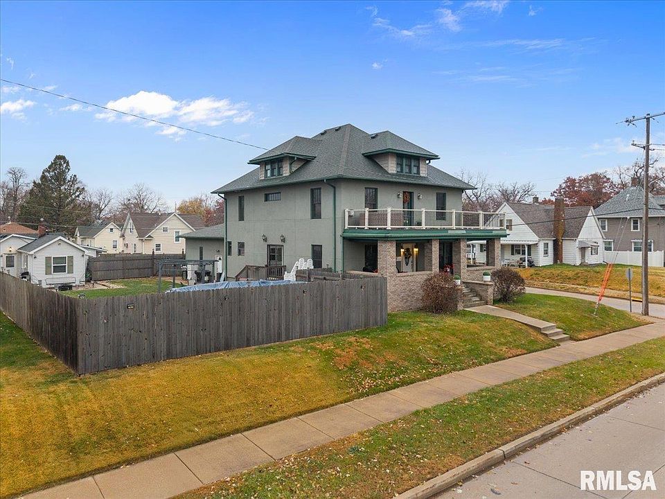 1st image of 302 9th St