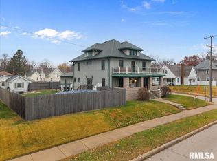 302 9th St, Silvis, IL 61282