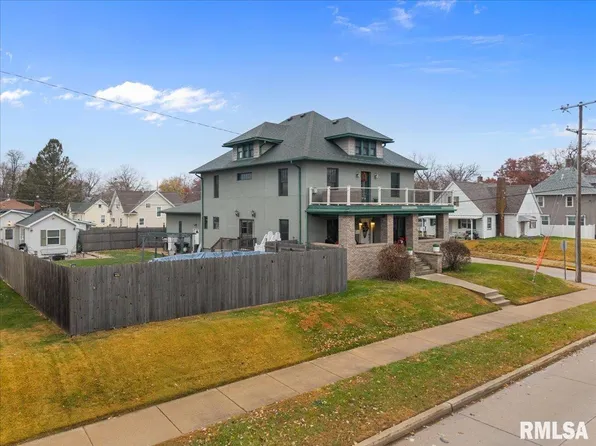 302 9th St, Silvis, IL 61282