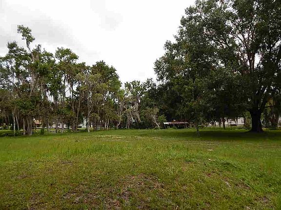 3rd image of 115 Riverview Cir