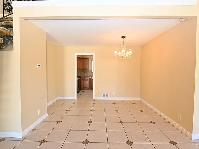 398 Roan St — Photo 7