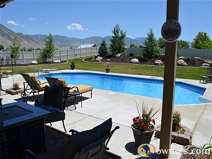 Beautiful Home in Stansbury Park w// Heated inground pool