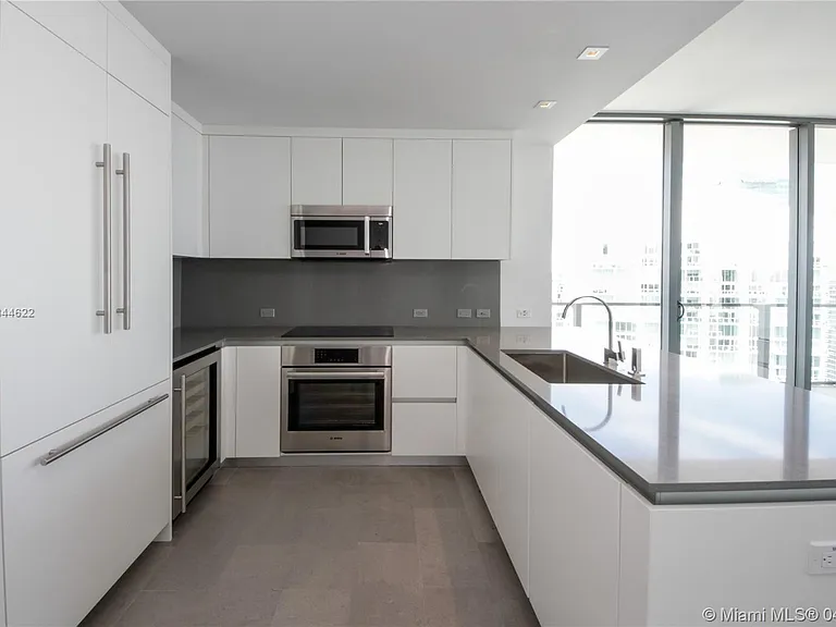 68 SE 6th St #3411 — Photo 17