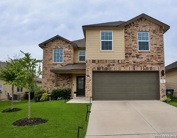 4 bed, 2.5 bath, 2241 sqft, $1,950 — Photo 1