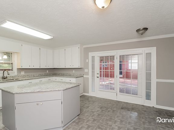 3rd image of 33 Crestwood Rd