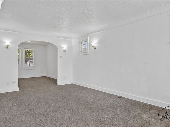 5th image of 18557 Wexford St