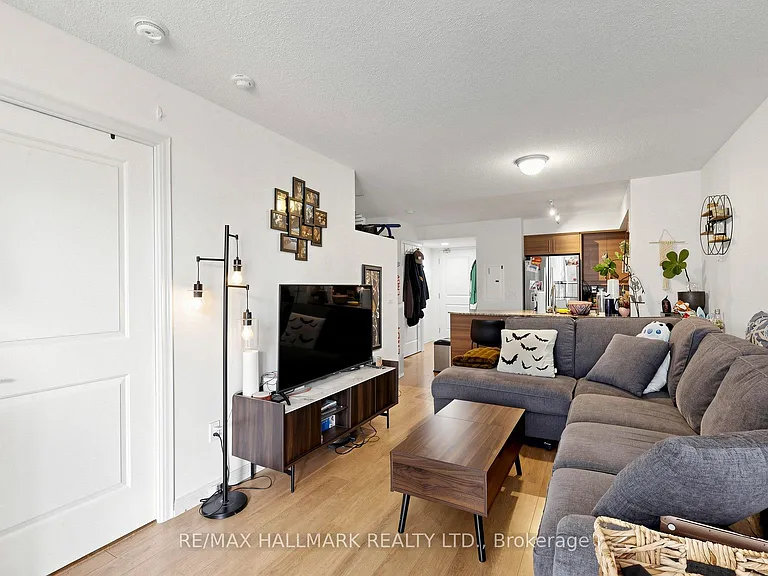 85 E Liberty St #812 — Photo 4
