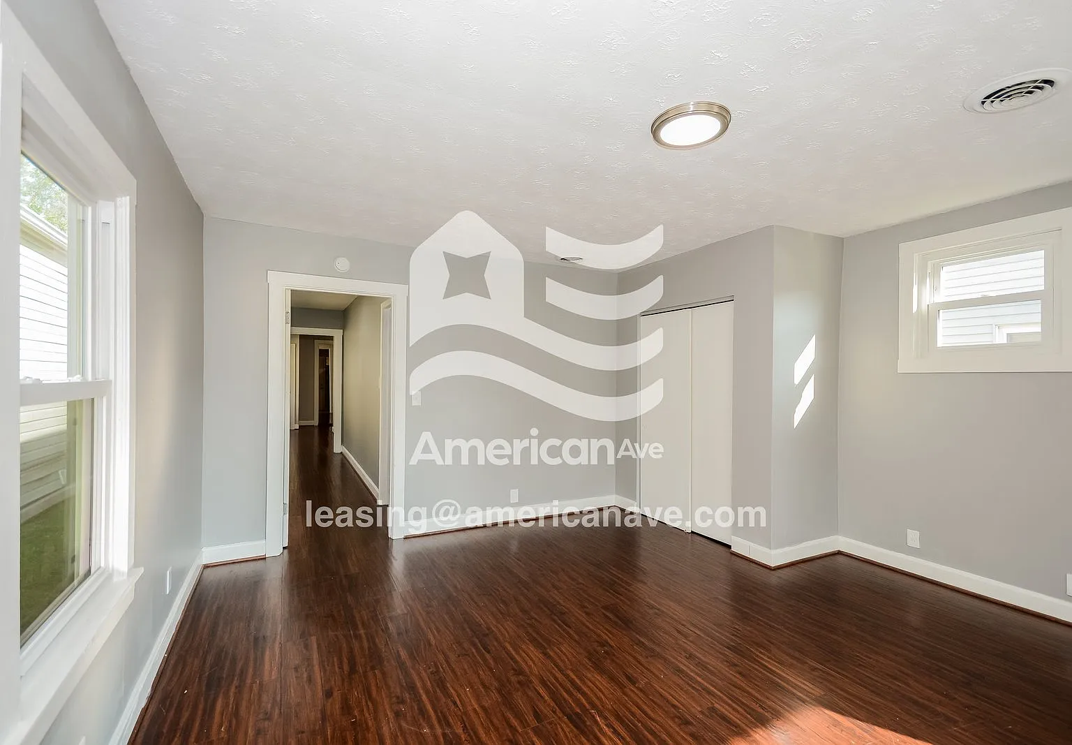 3 bed, 1.0 bath, 1297 sqft, $1,550 — Photo 2