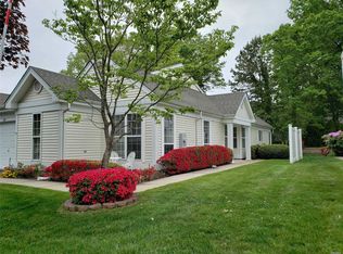 264 Glen Dr, Ridge, NY 11961