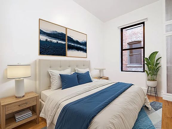 3rd image of 164 Waverly Pl APT 4B