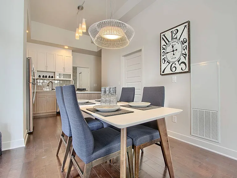 460 Saint Laurent Blvd — Photo 20