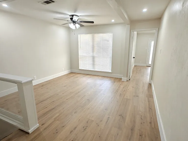 Upstairs Loft / sitting area