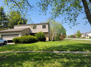 4900 Crest Ct, Country Club Hills, IL