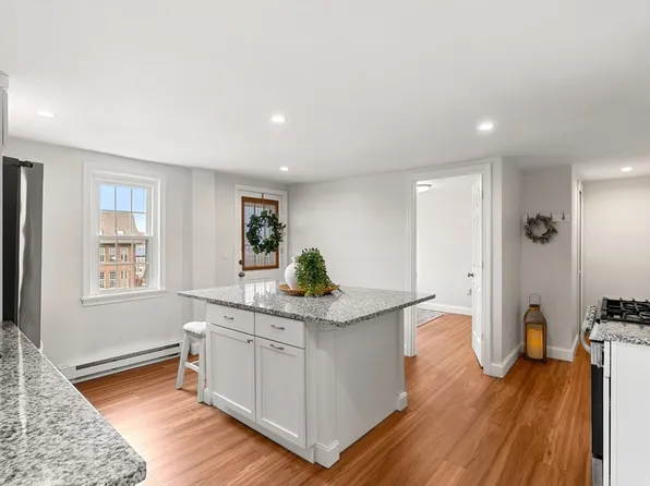 40 Middle St #3A, Gloucester, MA 01930