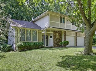 907 Wolf Ln, Bellevue, NE 68005