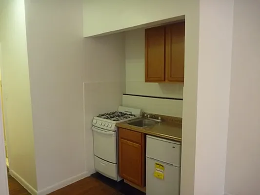 Rented by Robyn Lee, LREB | media 8