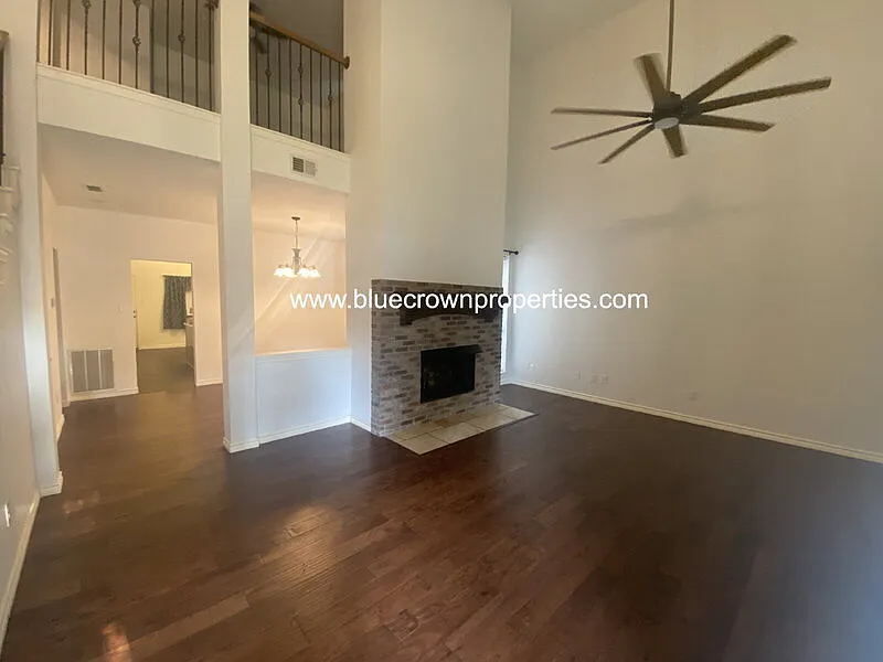 4 bed, 2.5 bath, 2640 sqft, $2,900 — Photo 2