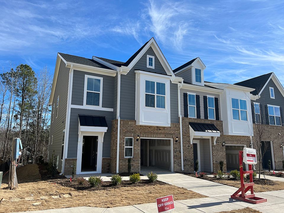 Brand new end-unit with wooded backside