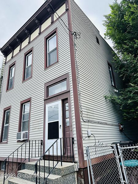 2nd image of 376 9th Street