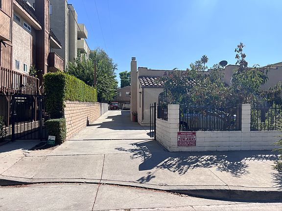 4th image of 11416 Emelita St APT 5