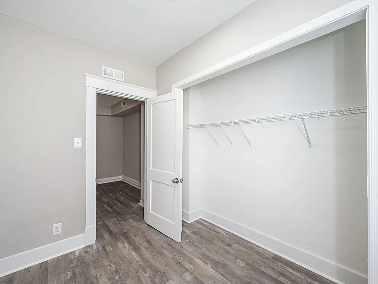1019 Bank St — Photo 17