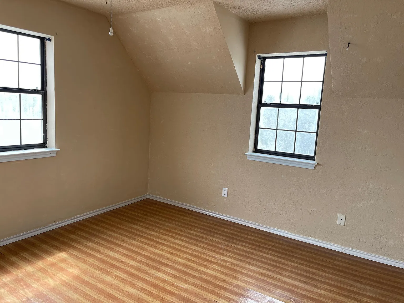 7702 Wells Trce — Photo 2
