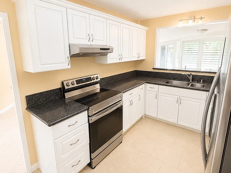 167 Makawao St — Photo 9
