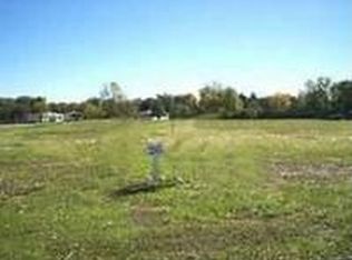 6090 S 40th St #LT26, Greenfield, WI 53221