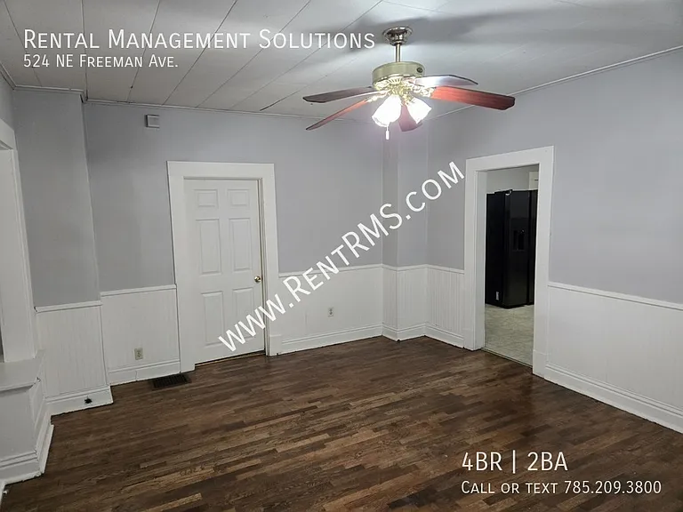 524 NE Freeman Ave — Photo 8