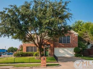 238 E Embercrest Dr, Arlington, TX 76018