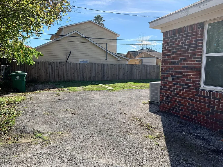 5026 Jefferson St — Photo 19