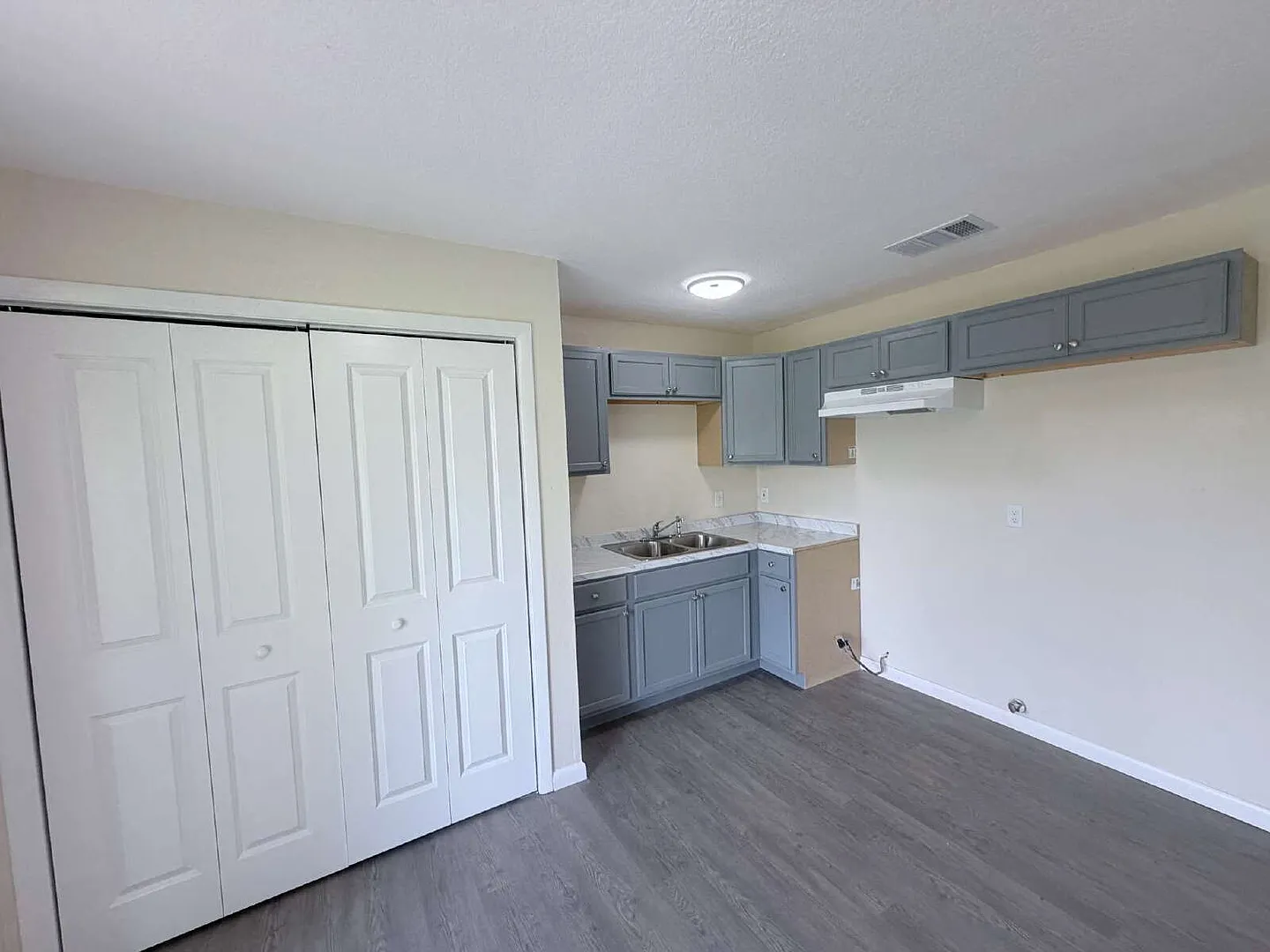 Newly Renovated Duplex! — Photo 2