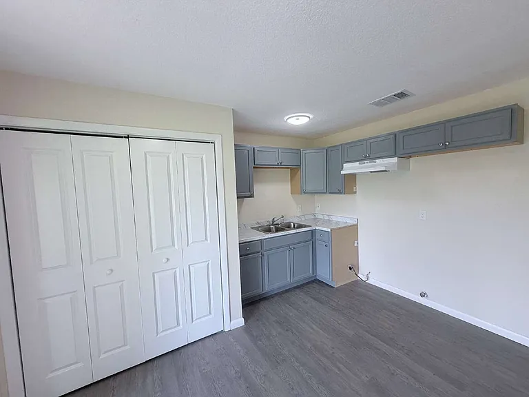 459 Beech Ave — Photo 2