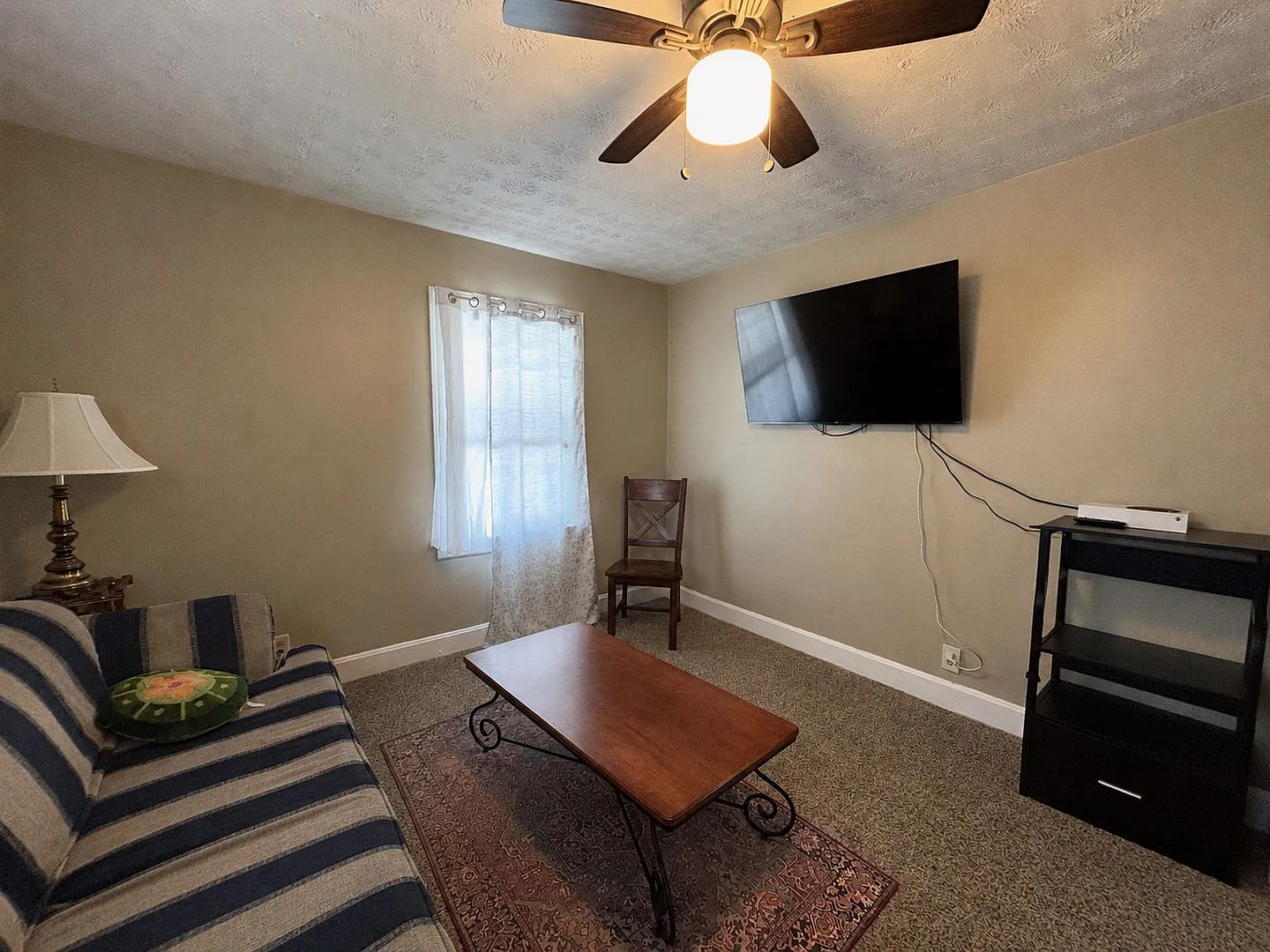 733 Golfview Drive | 4 Bedroom / 2 Bathroom Campus Rental — Photo 2