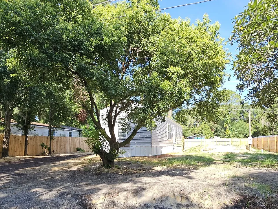221 Whispering Pines Dr
