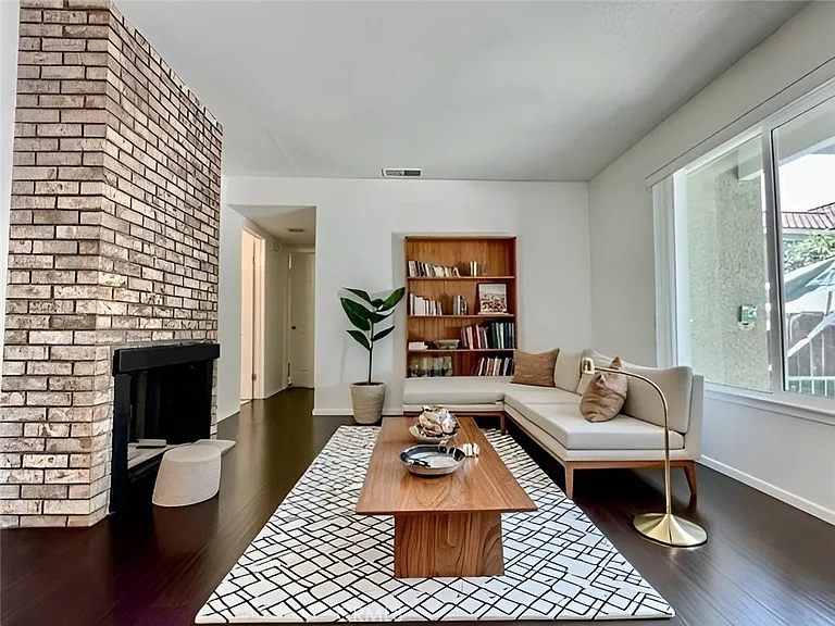 679 W 18th St #B — Photo 9