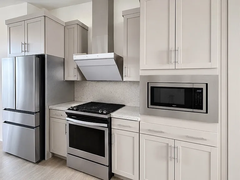 411 Toyama Dr — Photo 10