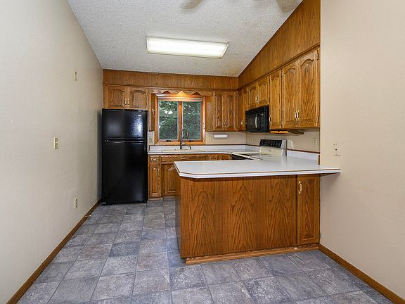 5th image of 3138 Manitoba Ln