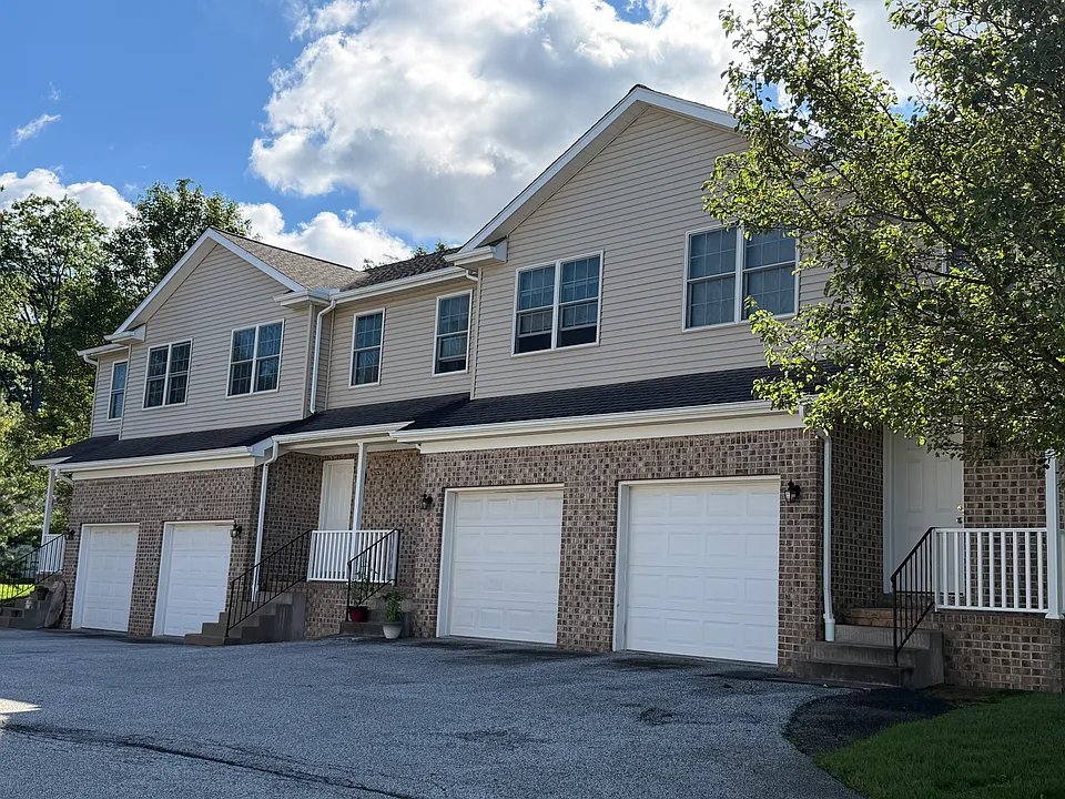 2929 Lena Ct