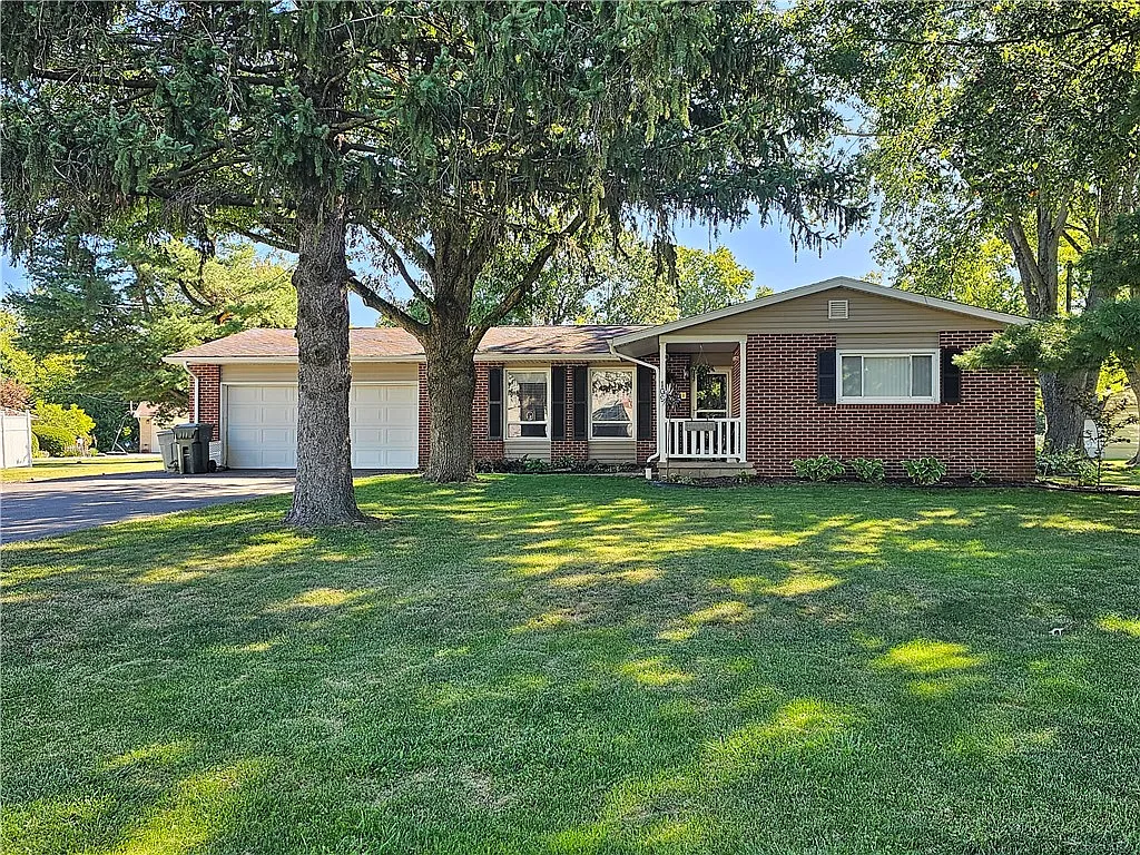 109 Maple Dr photo 1