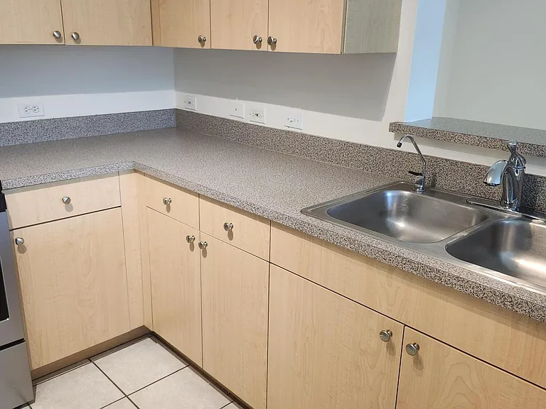 1009 Villa Ln — Photo 3