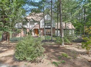 1 Georgiana Dr, Cumberland, RI 02864